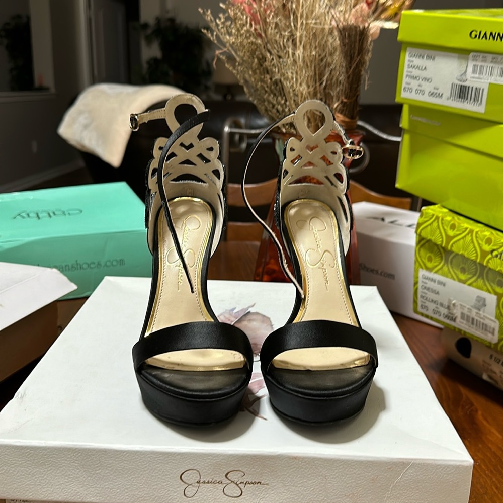 Jessica Simpson “Bayvinn”